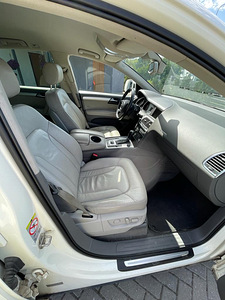 Audi Q7 3.0L V6 Quattro (8 foto / 12)