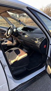 Citroen C4 Picasso 1.6 9HZ 80kW (8 foto / 13)