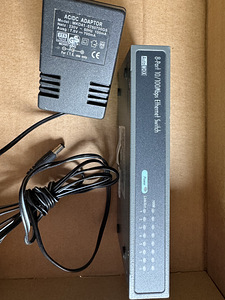 8-port 10/100 Mbps Switch (2 foto / 2)