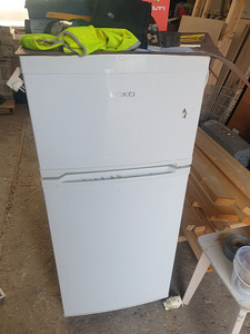 Маленький холодильник ВЕКО 125x55x55