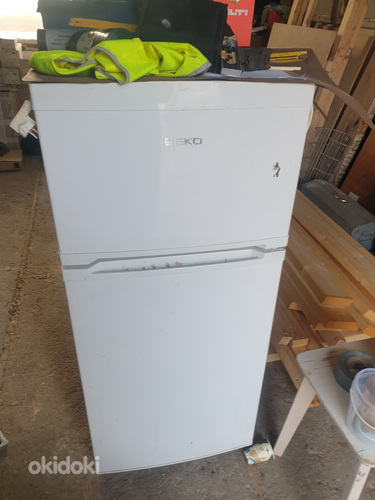 Маленький холодильник ВЕКО 125x55x55 (фото #1)