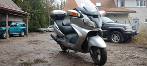 Suzuki Burgman 650cc (2 foto / 4)