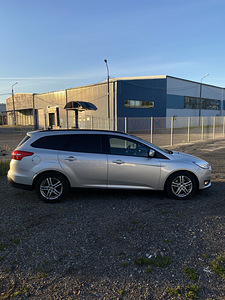 Ford Focus 2.0 2016 (3 фото из 13)