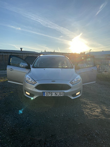Ford Focus 2.0 2016 (7 фото из 13)