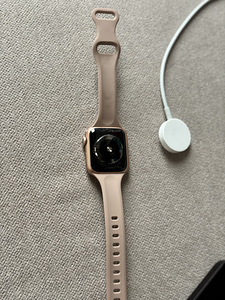 Apple Watch series 5 Rose Gold 40mm (3 foto / 3)