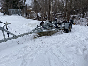 Лодочный прицеп (1 фото из 6)