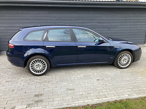 Alfa Romeo 159 Sportwagon 1,9 JTDM 110kw 2007a (7 foto / 15)