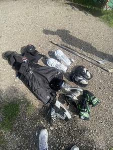 Jäähoki komplekt kepp kiiver kaitseuisud (1 foto / 5)