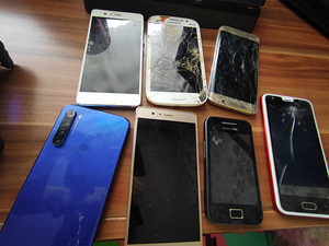 Telefonide müük varuosadeks (2 foto / 3)