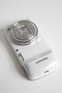 Samsung Galaxy S4 ZOOM (1 foto / 2)