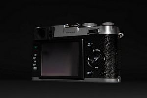 Fujifilm X100 12.3 MP APS-C CMOS EXR 23mm f2.0 (2 foto / 4)