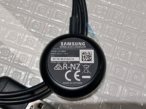 Samsungi nutikellade laadimisalus (3 foto / 3)