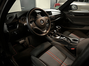 BMW X1 xDrive20i Sport line (10 foto / 15)