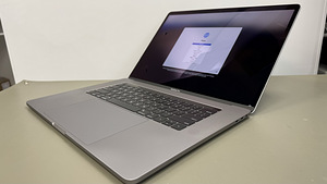 Apple MacBook Pro 15" 16/512G SpaceGrey i7 2.6; 560X