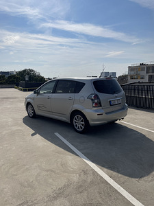 Toyota 2.2 130kw 2008 (2 foto / 12)