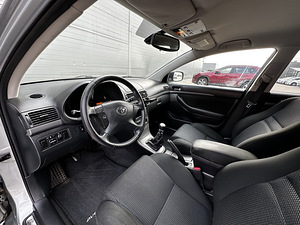 Toyota Avensis facelift 2.0 93kw d4d (6 foto / 14)