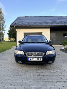 Volvo V70 D5 AWD (2 foto / 14)