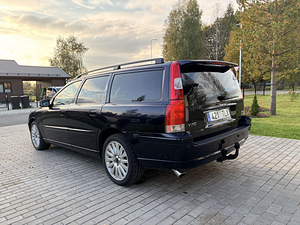 Volvo V70 D5 AWD (4 foto / 14)