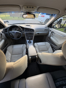 Volvo V70 D5 AWD (5 foto / 14)