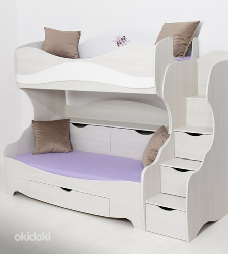 Двухьярусная детска кровать (фото #1)