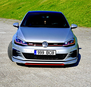 Volkswagen Golf GTI Performance 2.0 180kw (3 foto / 12)