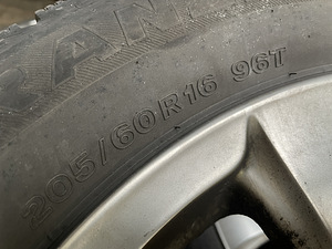 Autorehvid (talverehvid) + veljed 205/60/R16 Bridgestone (3 foto / 6)