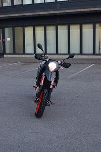 KTM 690 SM 2007 (1 фото из 7)