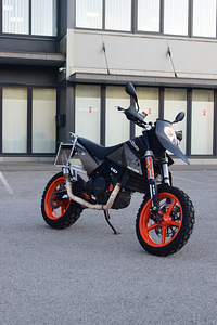 KTM 690 SM 2007 (2 фото из 7)