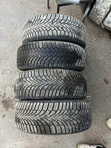 Литые диски 17x7, ET40, 4x114.3 с шинами 205/50/17 (2 фото из 5)
