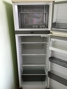 Холодильник Philips/Whirlpool (4 фото из 5)