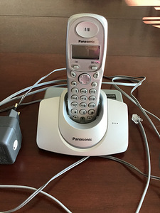 Lauatelefon Panasonic (2 foto / 2)