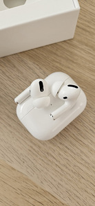 Apple AirPods Pro with MagSafe Charging Case (3 foto / 3)