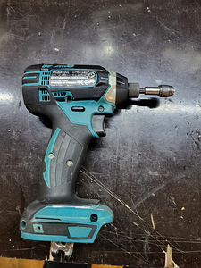 Makita dtd153 kärr (1 foto / 2)
