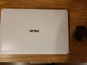 ASUS X554LA laptop (5 foto / 5)