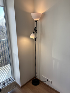 Kasutatud põrandalamp (2 foto / 2)