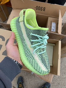 Adidas Yeezy 350 (3 foto / 3)