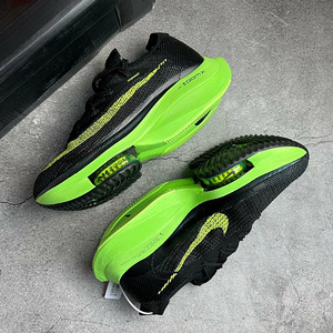 Nike (3 foto / 3)