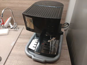 Kasutatud Espressomasin Sencor SES 4050SS, kehtiv garantii (2 foto / 10)