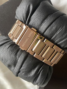 Michael Kors Käekell (6 foto / 7)