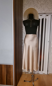 Müüa orignaalne Massimo Dutti satinseelik (asukoht Tallinn) (3 foto / 10)