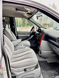 Chrysler Voyager 2.8 2005 (12 foto / 15)