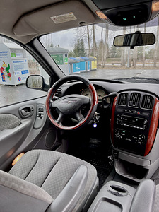 Chrysler Voyager 2.8 2005 (13 foto / 15)