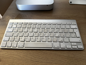 Mac mini 16GB + traadita klaviatuur ja puuteplaat + monitor (5 foto / 8)