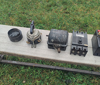 Различные старые электрические аксессуары