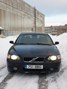 Volvo s60 120kw D5 (2 foto / 8)