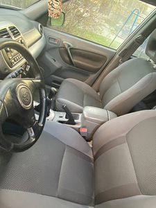 TOYOTA RAV4 (11 foto / 11)