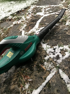 Aiatööristade komplekt (akutrimmer + hekilõikur + lehepuhur) (3 foto / 6)
