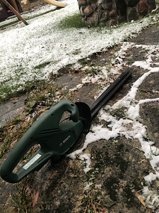Aiatööristade komplekt (akutrimmer + hekilõikur + lehepuhur) (5 foto / 6)