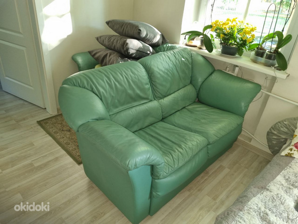 Комплект мебели: диван и кресло (фото #1)