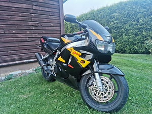 Honda cbr 900rr fireblade (2 foto / 7)